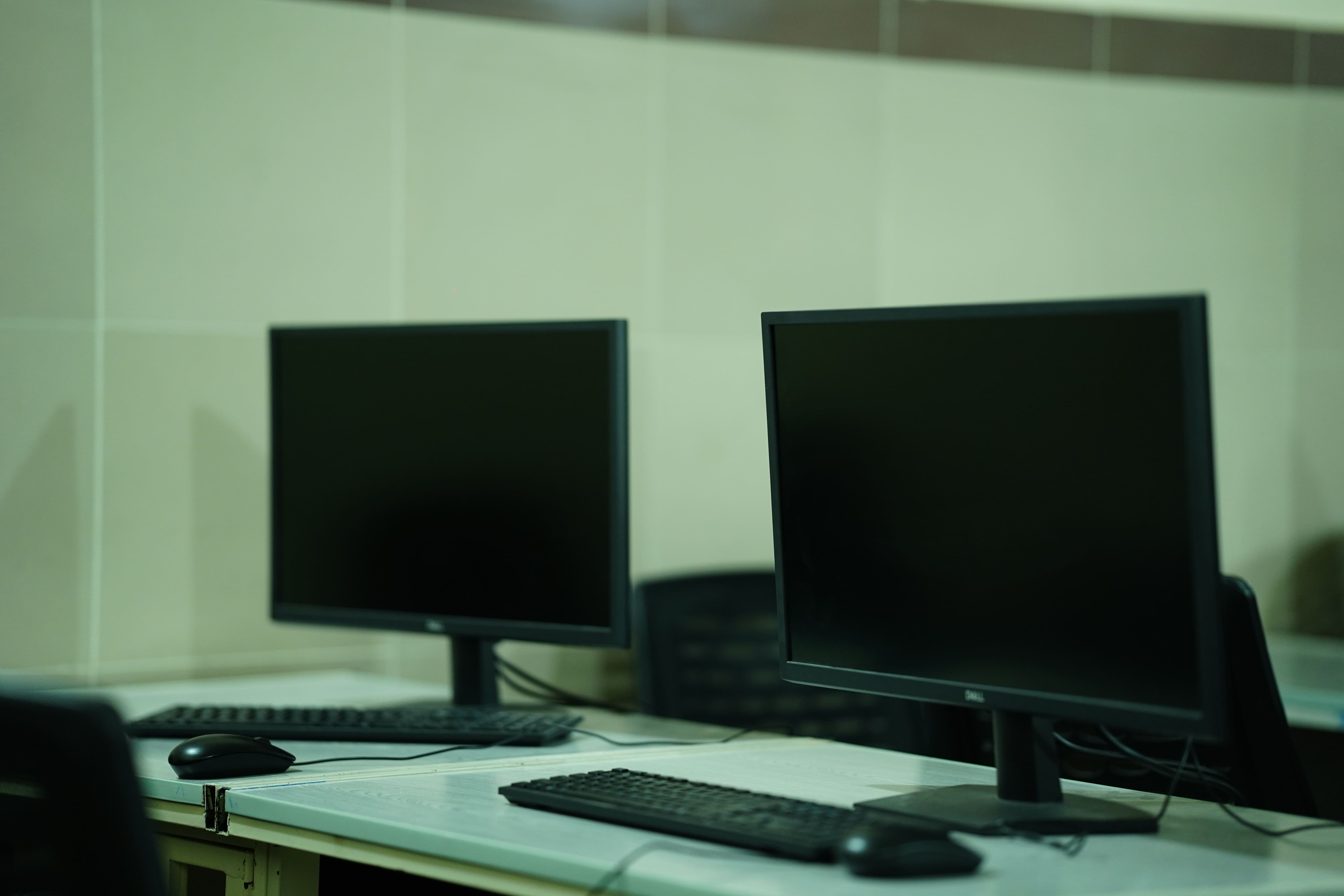 Empty Workstations